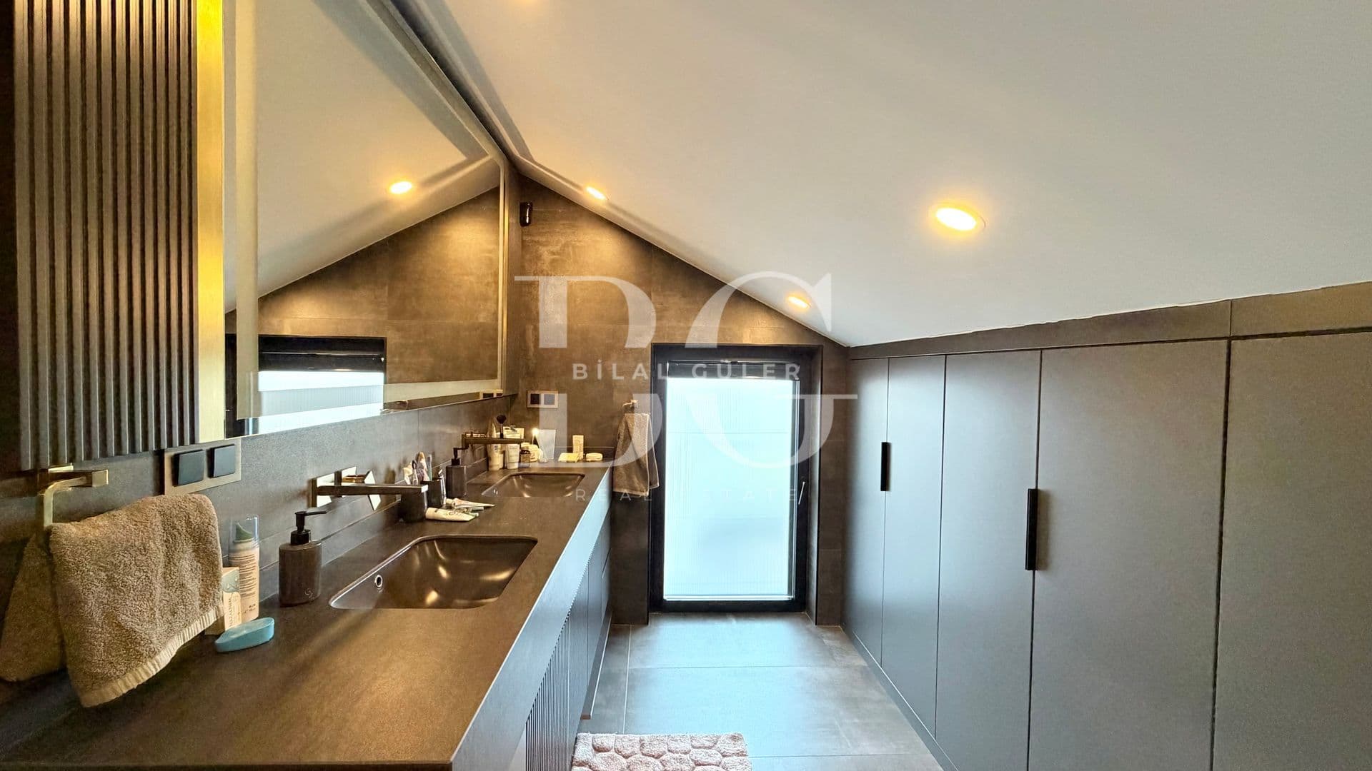 ACARKENT’TE ULTRA LÜKS MODERN TASARIMLI SATILIK VİLLA 51