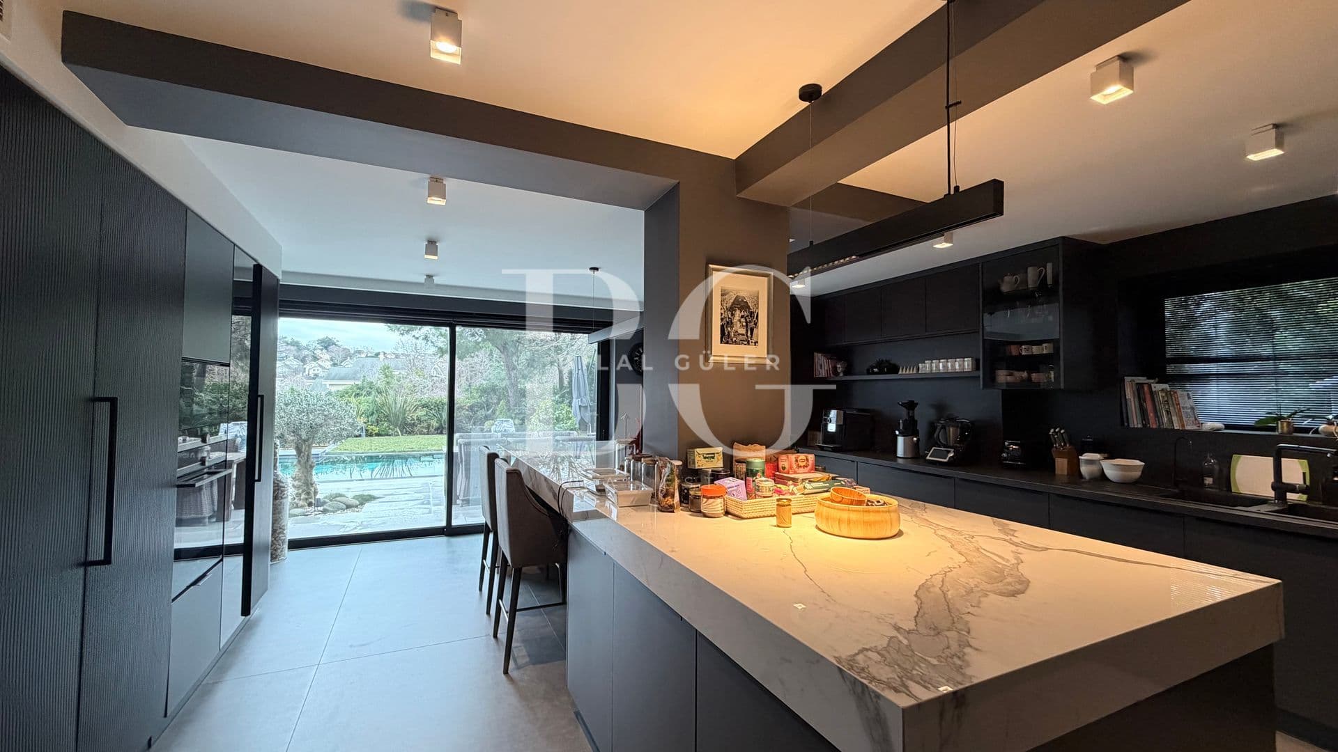 ACARKENT’TE ULTRA LÜKS MODERN TASARIMLI SATILIK VİLLA 13