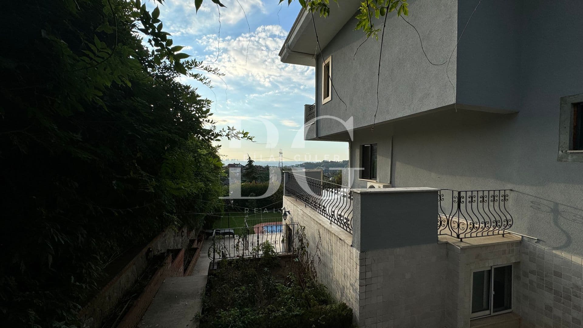 ACARKENT'TE ÖNÜ AÇIK HAVUZLU SATILIK VİLLA.. 6