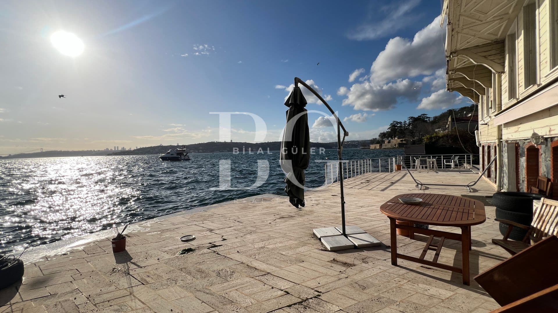 Beykoz Yalıköy’de Panoramik Boğaz Manzaralı | Özel Rıhtımlı 4+1 Dubleks Yalı Dairesi 1