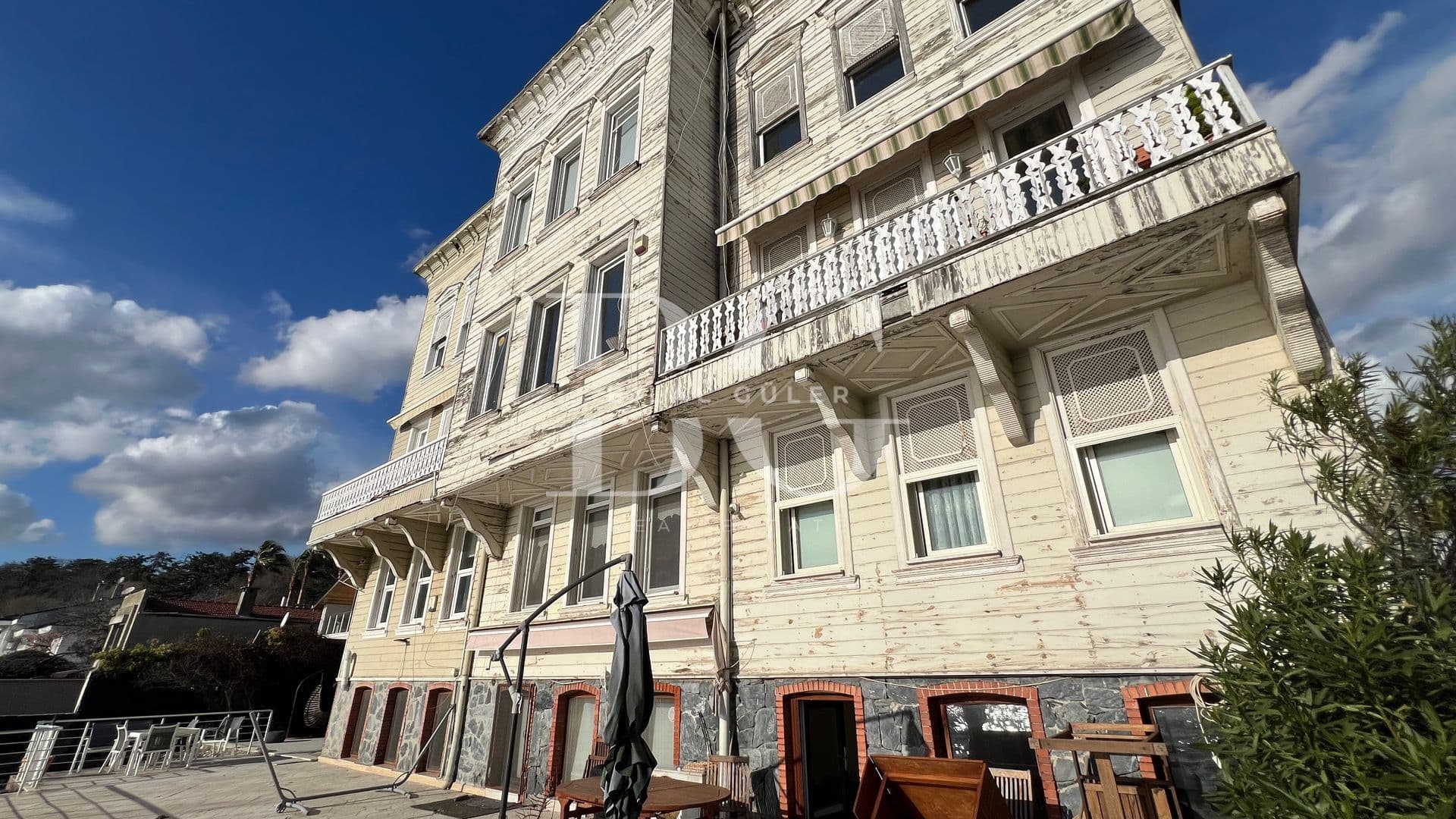 Beykoz Yalıköy’de Panoramik Boğaz Manzaralı | Özel Rıhtımlı 4+1 Dubleks Yalı Dairesi 9