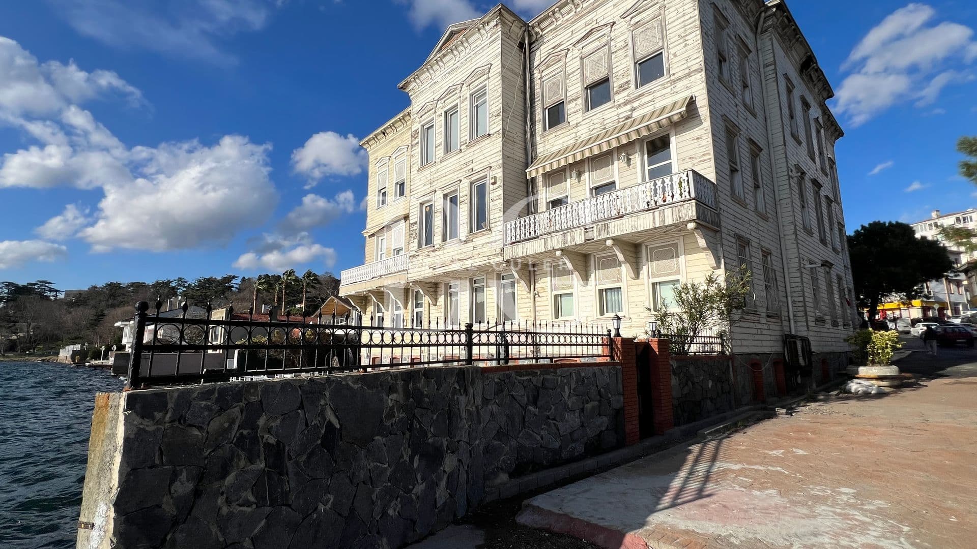 Beykoz Yalıköy’de Panoramik Boğaz Manzaralı | Özel Rıhtımlı 4+1 Dubleks Yalı Dairesi 7