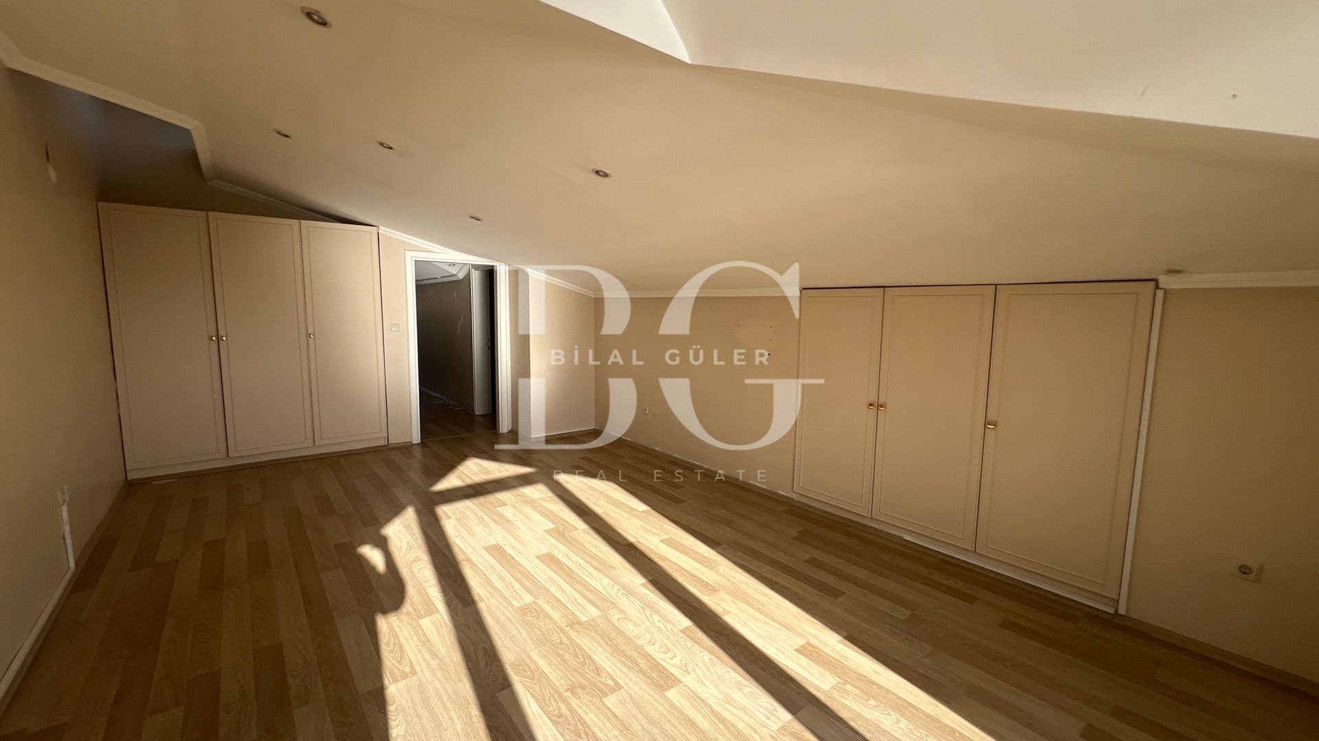 Beykoz Yalıköy’de Panoramik Boğaz Manzaralı | Özel Rıhtımlı 4+1 Dubleks Yalı Dairesi 18