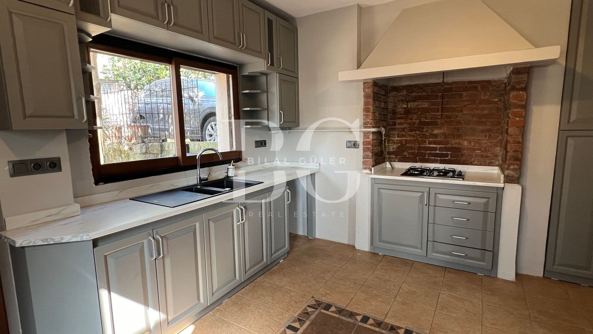 Beykoz Anadolu Hisarında Eşsiz Rıhtımlı Dere Yalısı 7