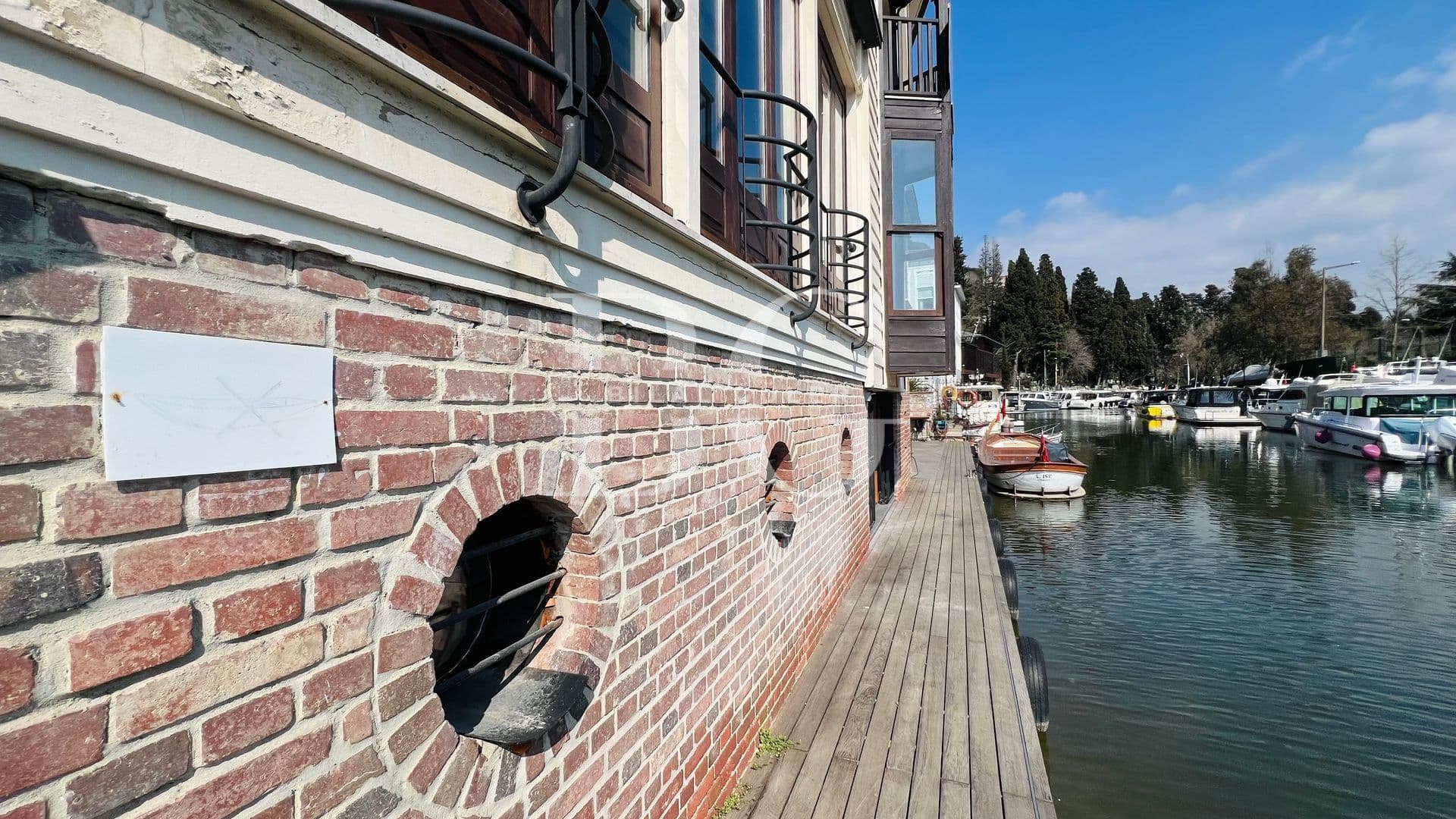 Beykoz Anadolu Hisarında Eşsiz Rıhtımlı Dere Yalısı 29