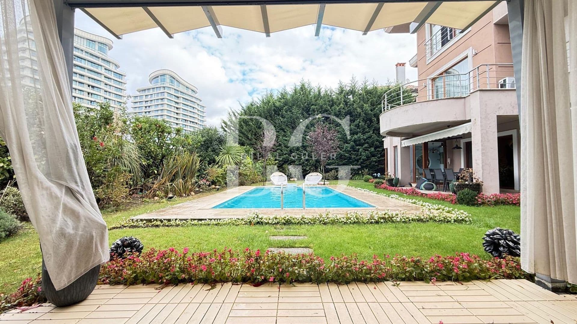 ACARKENT'TE SATILIK KONAKLAR MANZARALI HAVUZLU BAHÇE DUBLEKS 2